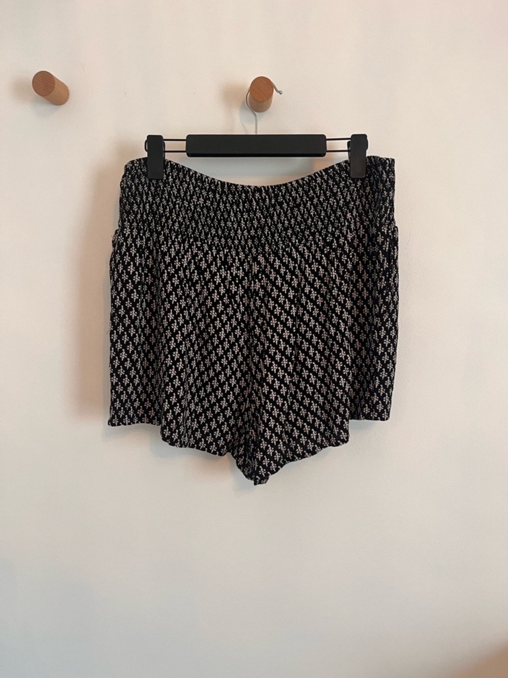 Fat Face Black & White High-Waist Patterned Women’s Shorts